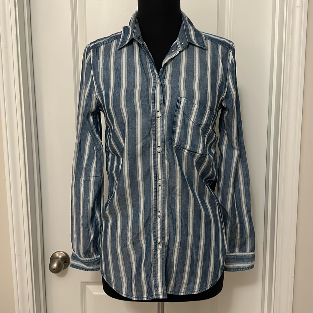 American Eagle Blue and White Striped Boyfriend Fit Button Up NWT size Small